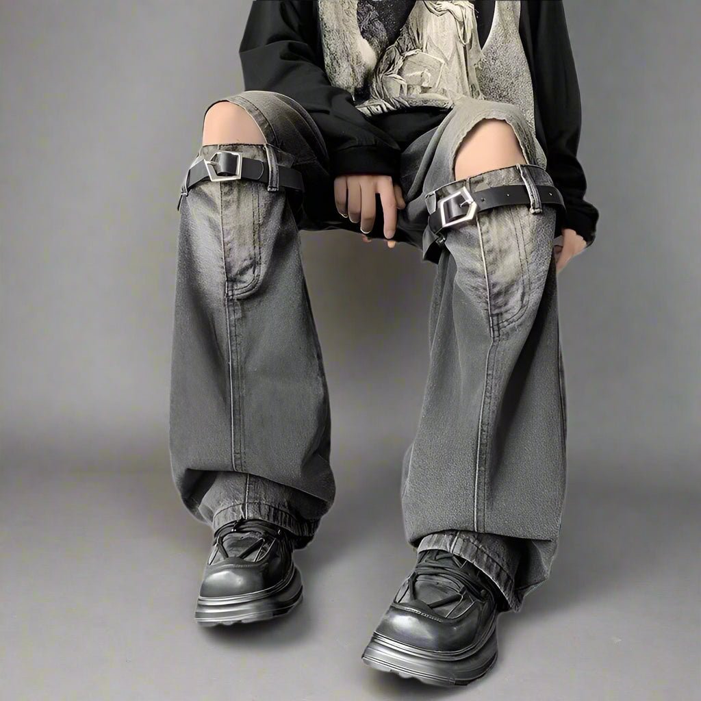 Prewashed Retro Jeans with Metal Detail